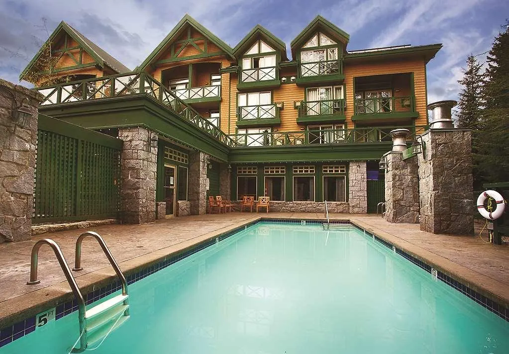 Pinnacle Hotel Whistler 3*,