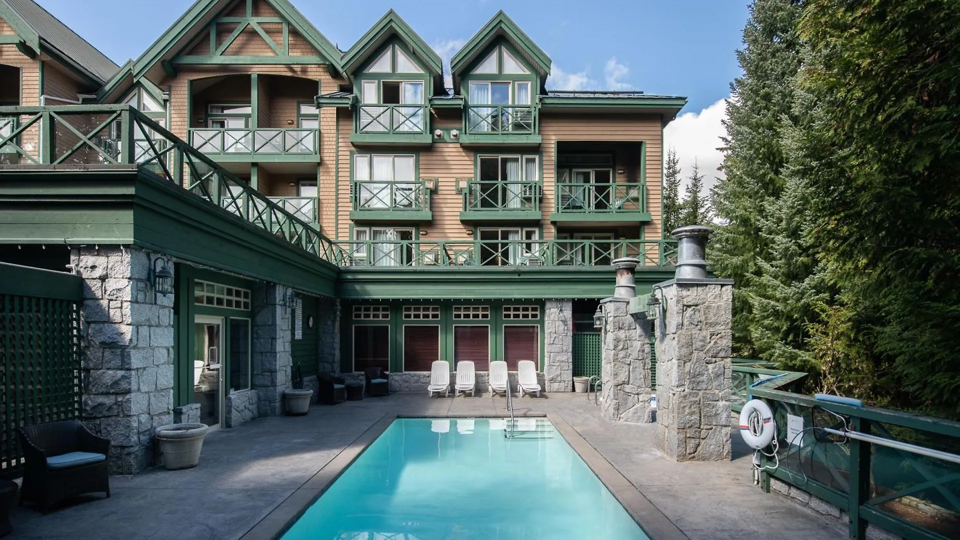 Pinnacle Hotel Whistler