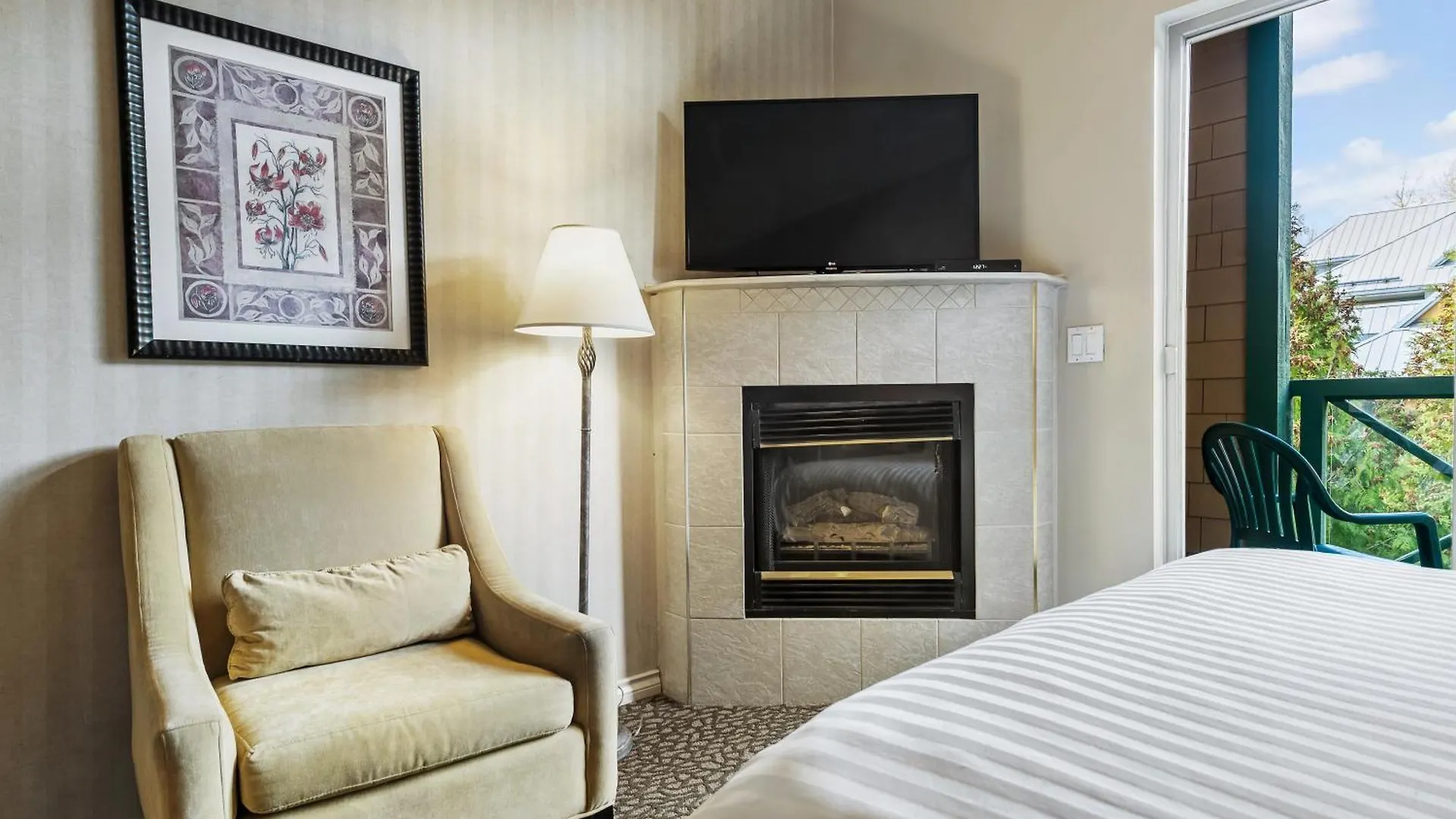 Pinnacle Hotel Whistler