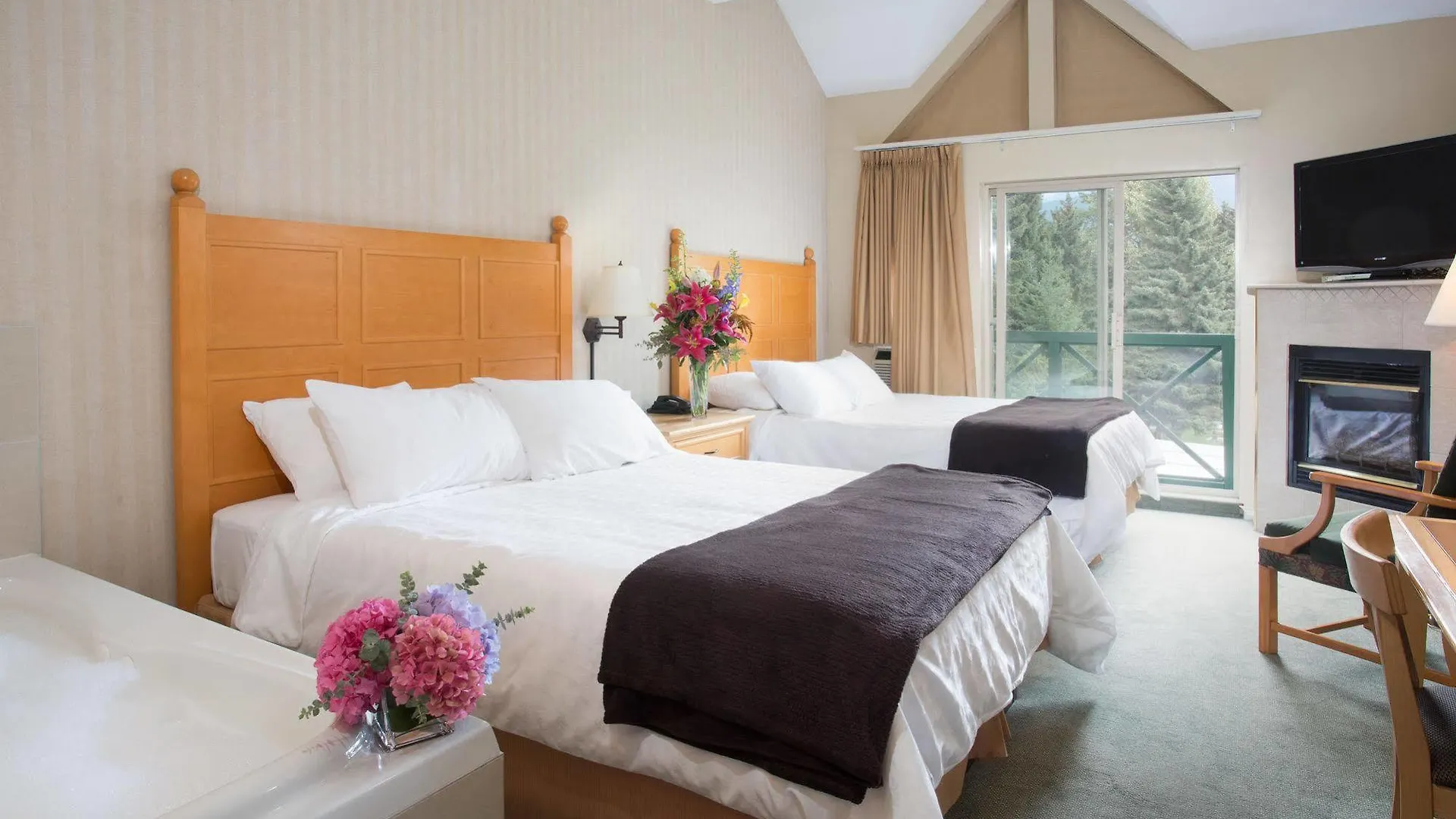 Pinnacle Hotel Whistler