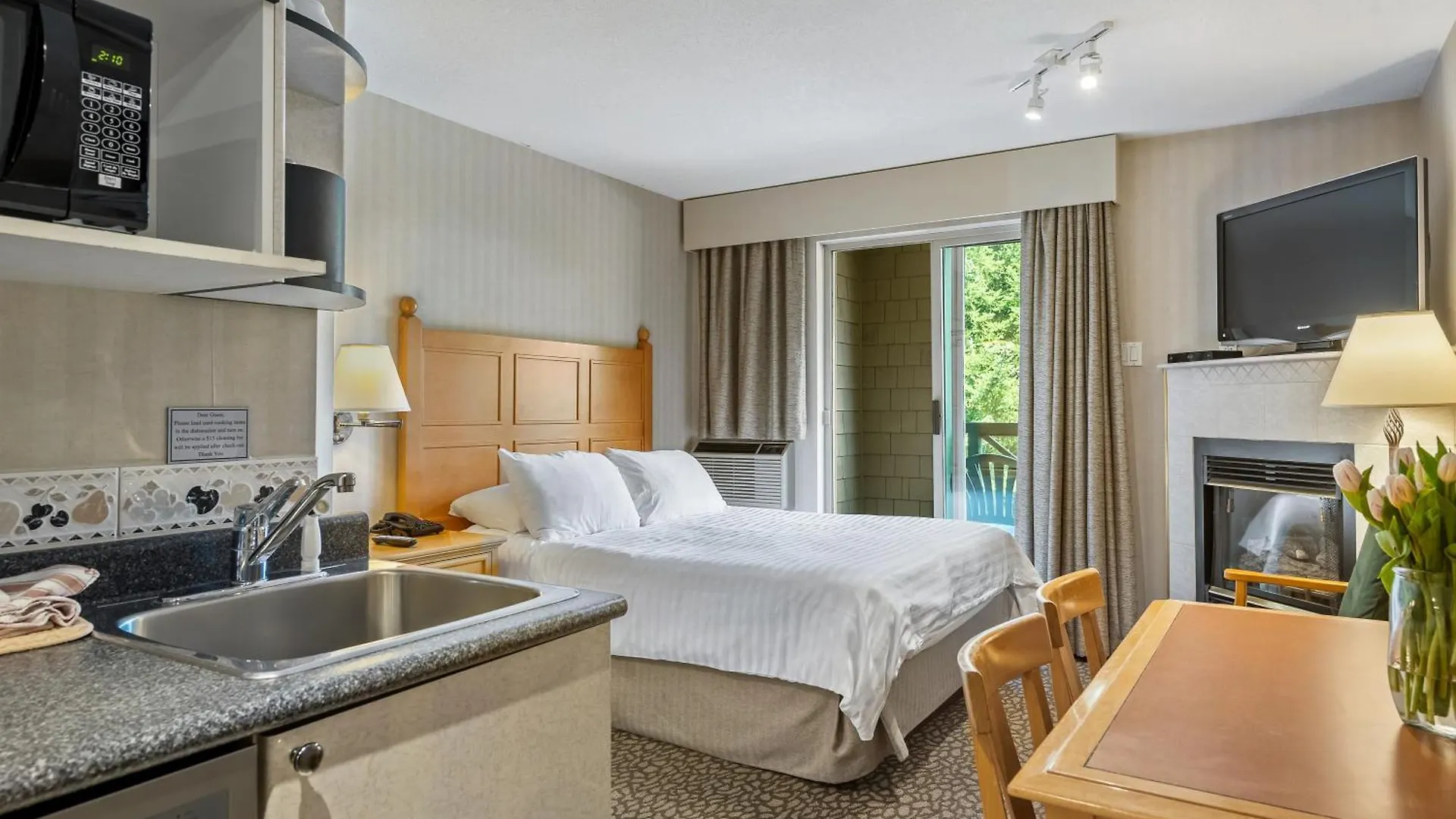 Pinnacle Hotel Whistler